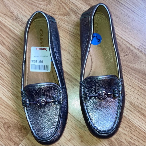 NWT Coach Arlene Silver Metallic Turnlock Leather Driving Shoes Flats Loafer 7.5 - Picture 3 of 9